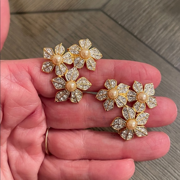 Kenneth Jay Lane Gold-tone and Pearl Floral Cluster Earrings - Picture 8 of 17